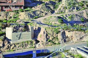 La estructura debía unir la zona de La Chaca con la calle Meriles y descongestionar el tráfico vehicular.