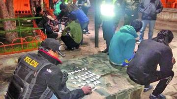 Felcn arresta a siete personas que portaban sobrecitos de marihuana