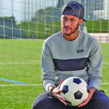 Justicia impone sanción millonaria a Neymar