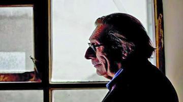 Actor Luis Bredow renuncia  al premio Eduardo Abaroa
