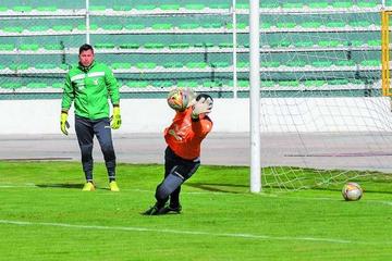 Quiñónez: “estoy listo para ser titular en el arco” 