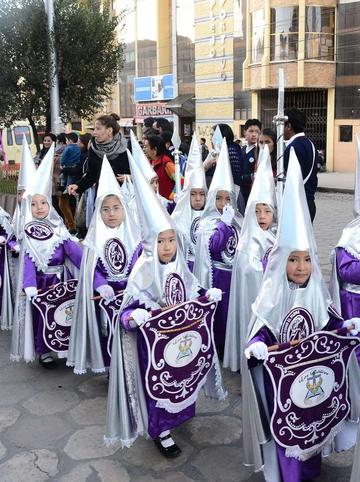 Los niños lucieron diferentes trajes.