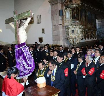La adoración de la cruz se brindó en San Martín.
