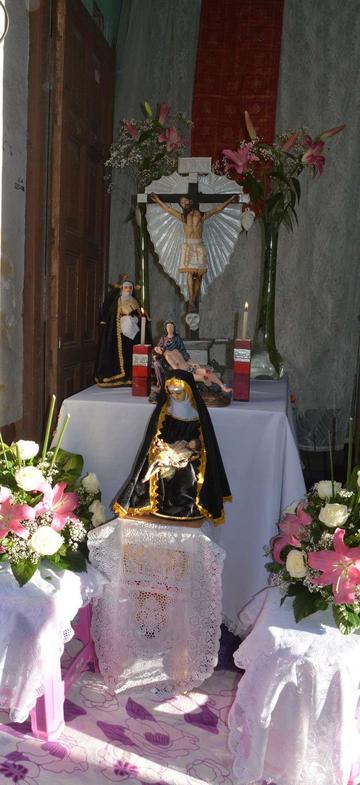 Un altar en el trayecto.