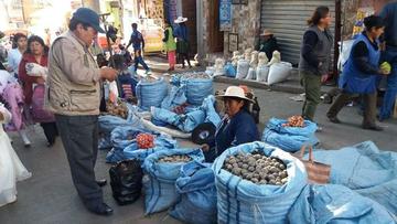 Productos como la papa son demandados durante la fiesta religiosa.