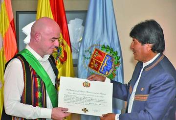 Giani Infantino con el mandatario boliviano.