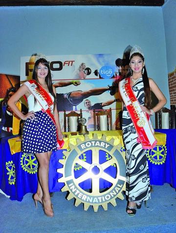 Lisbeth Ramos, Miss Potosí y Melissa Nogales, Señorita Potosí 2015 en el acto.