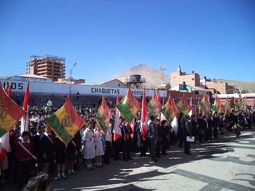 En homenaje a Potosí desfilan 65 establecimientos educativos