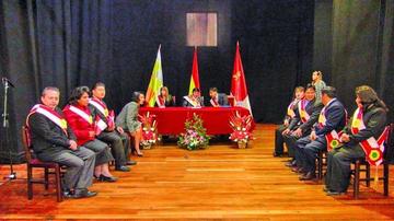 El acto central de homenaje se desarrolló en el teatro Modesto Omiste.