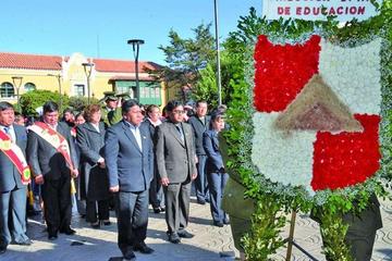 Las instituciones potosinas presentaron sus areglos florales en la plaza central 10 de Noviembre.