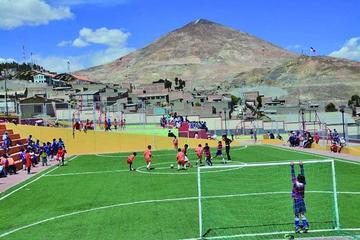 Los niños durante un partido de fútbol.