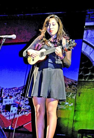 La presentación de Luciel Izumi (Cochabamba), hija de Donato Espinoza.
