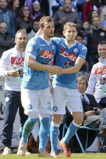 El Nápoles golea sin Higuaín al Verona