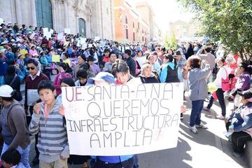 La protesta terminó con un motín en la plaza 10 de Noviembre.