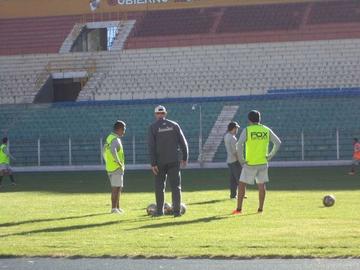 Nacional trabaja en jugadas a balón parado