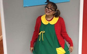 La Chilindrina cuelga el traje de la niña pecosa