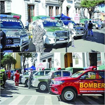 Alcalde entrega vehículos por un valor de Bs 2.6 MM