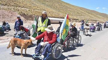 Miembros de la caravana sostienen que el pedido de una renta de 500 Bolivianos es "irrenunciable".