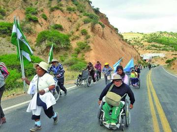 Los discapacitados comenzaron la marcha en febrero rumbo a La Paz con la petición de un bono de Bs 500.