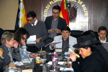 Falta de trayectoria en defensa de derechos inhabilita a postulantes a Defensor del Pueblo