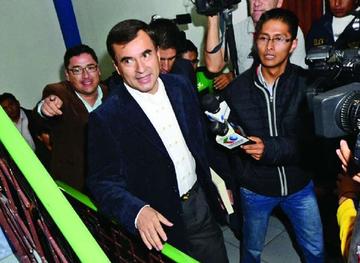 Piden informe de llamadas de la exnovia de Evo con Quintana 