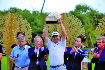 Hoffman logra su cuarto título en el PGA Tour de golf