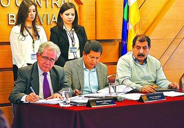 Los contratos fueron firmados por Marcelo Zabalaga, Luis Alberto Sánchez y Eduardo Paz.