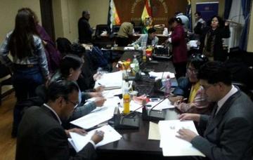 Hay 13 candidatos a la Contraloría