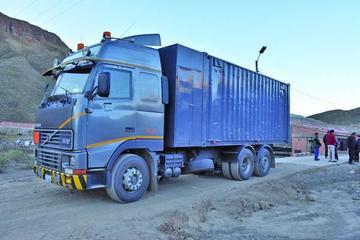 Paran un contenedor con lingotes de plata