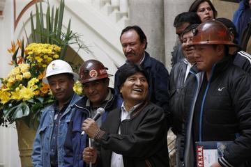 El 26 de abril Evo Morales y dirigentes de la COB acordaron un alza salarial del 6 por ciento.