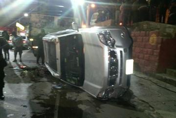 Así quedó el vehículo que pertencería a la Policía en Potosí. Foto: Gentileza