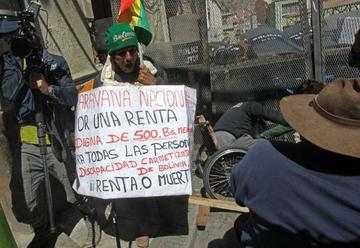 Discapacitados radicalizarán su protesta y exigen diálogo con Evo