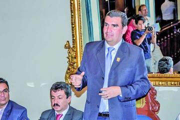 Convocan a Leyes para que brinde informe sobre Alalay