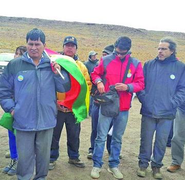 El gobernador y dirigentes sociales visitaron el Silala.