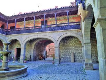 Salen en defensa del cerro y el repositorio cultural.