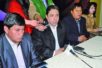 El procurador, Héctor Arce, se refirió al conflicto con Chile en una conferencia de prensa.