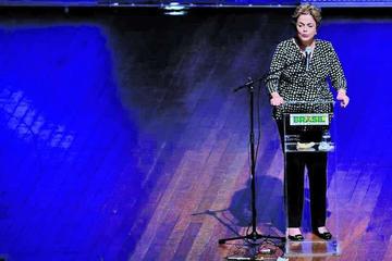 La presidenta afirmó que se intenta dar un golpe contra su Gobierno.