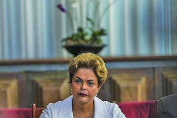 Dilma Rousseff se dedicará a su defensa mientras dure su suspensión.