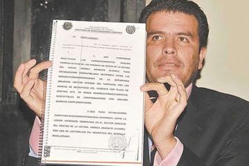 Es acusado por trata de personas y otros delítos.