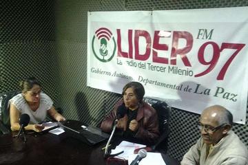 La comunicadora, Amalia Pando conduce el programa radial Cabildeo.