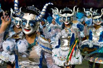 Exponen máscaras del  Carnaval  de Oruro