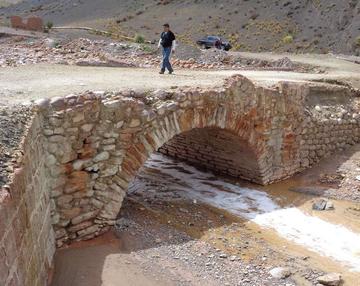 La estructura es carcomida por el agua mineralizada.