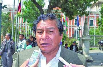 El viceministro Cárdenas llama racista a la Iglesia católica