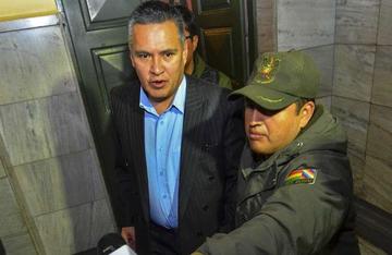 Incurren en otro error en acusación de León y piden su detención