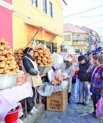 La tradicional repostería es saboreada por potosinos