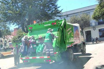 Niñas mueren arrolladas por un carro recolector de basura