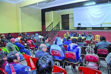 Trabajadores deciden ganar las calles el miércoles 8