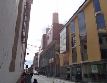 Las antenas son notorias desde la calle Quijarro.