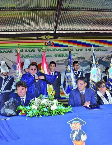 Los maestros, estudiantes e invitados en el acto de ayer.