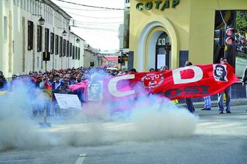 Trabajadores marchan y piden respeto a la estabilidad laboral
